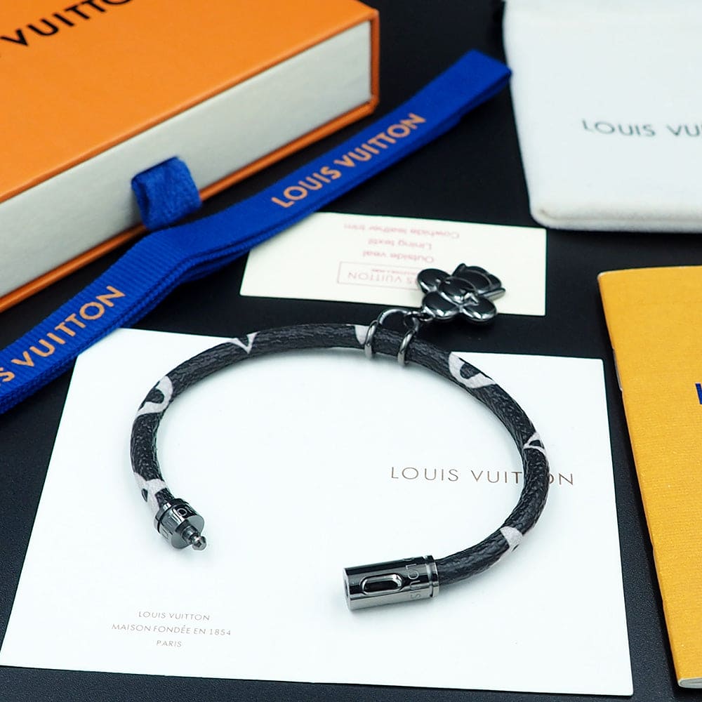 18K Louis Vuitton Hang It Bracelet