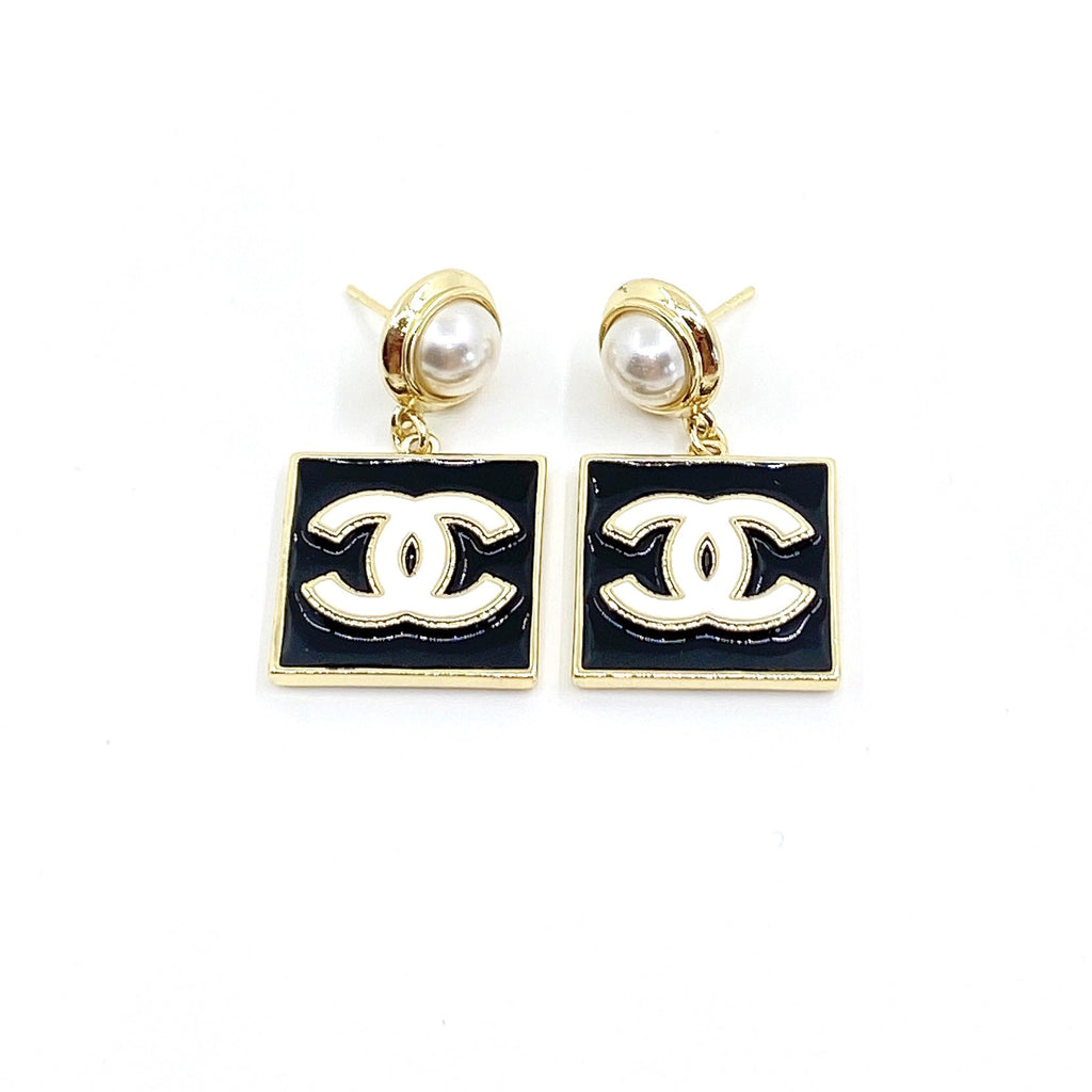 18K  Chanel Square Pearl Pendant Earrings