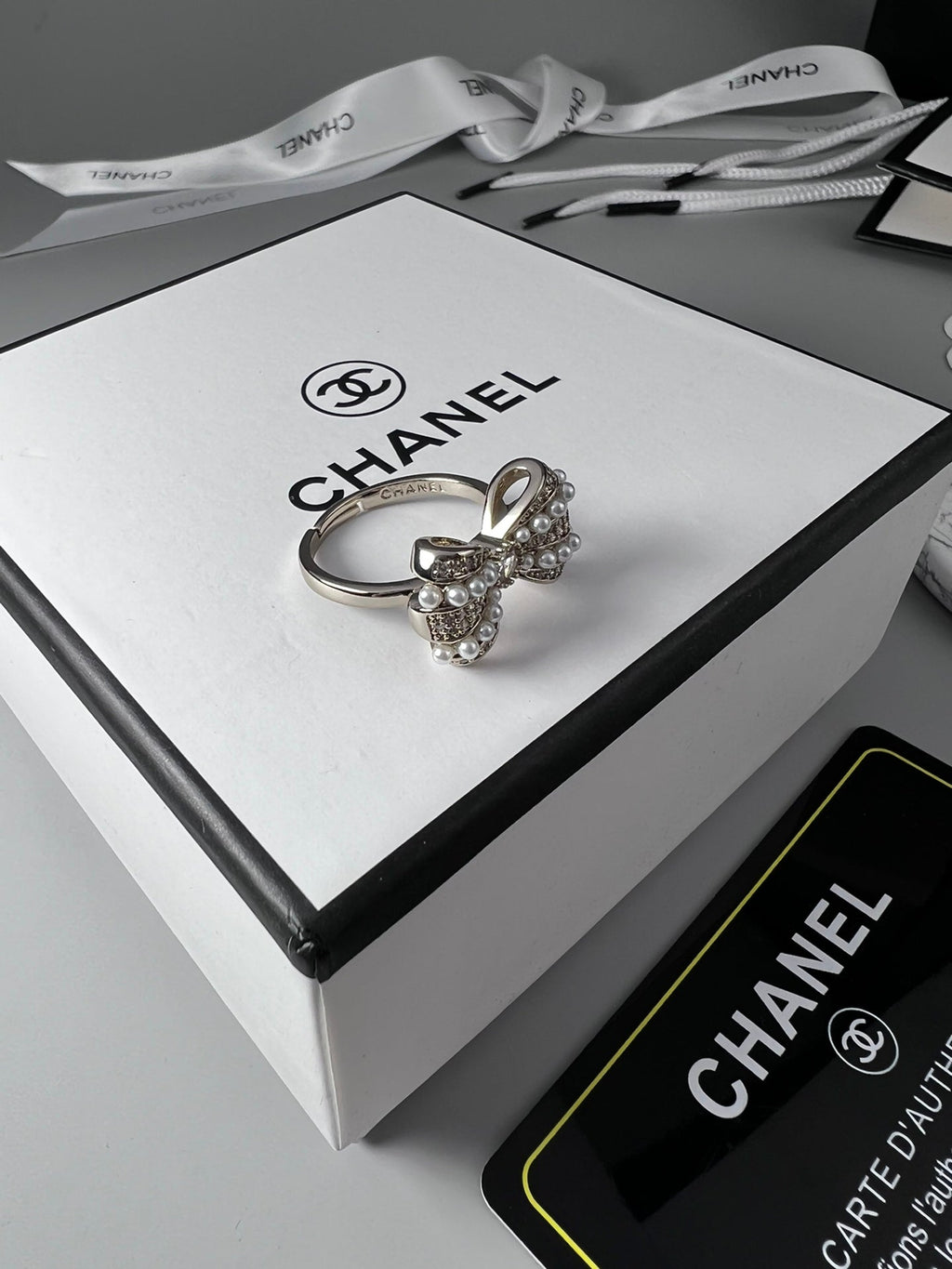 18K  Chanel Bow Tie Pearls Ring