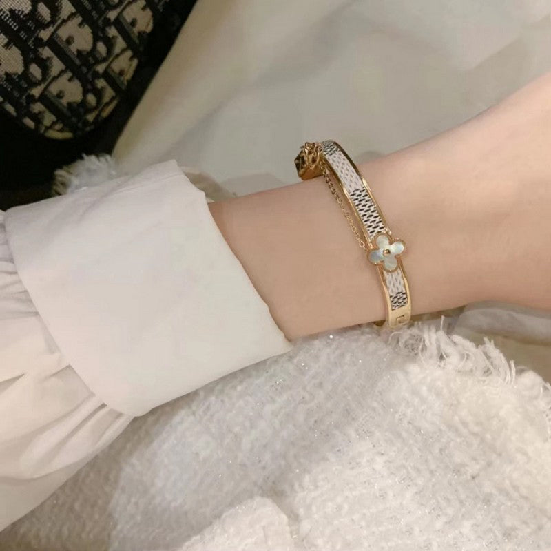 18K Louis Vuitton Blooming Bracelet