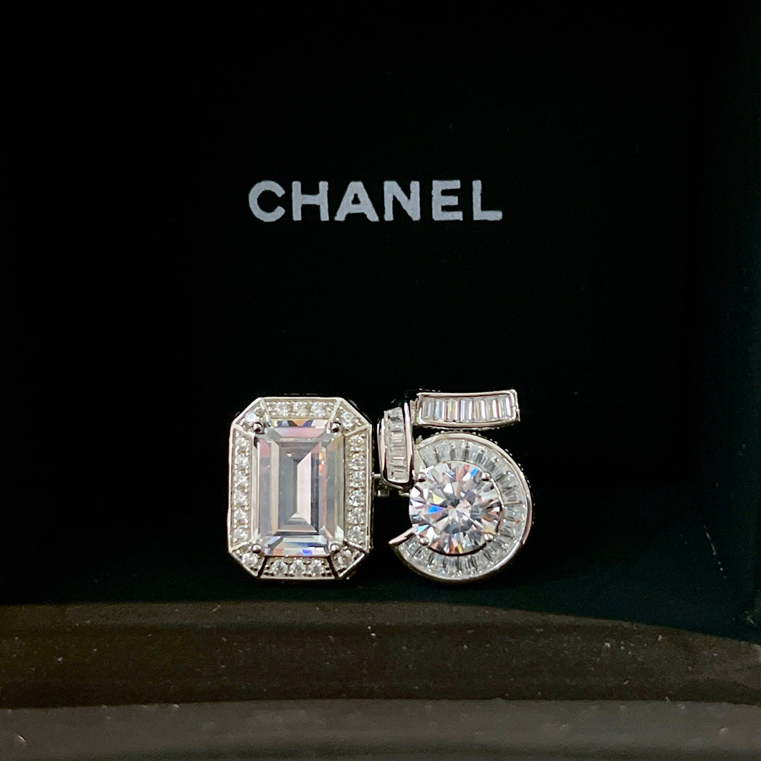 18K  Chanel No.5 Diamonds Ring