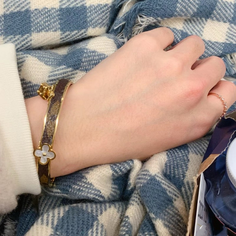 18K Louis Vuitton Blooming Bracelet