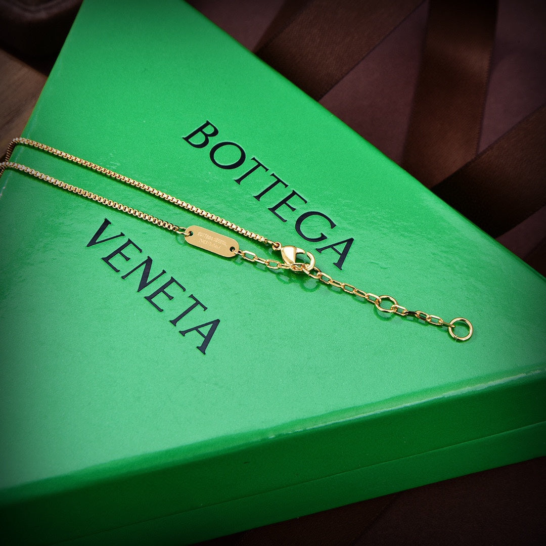 18K BVLGARI Facet Pearl Necklace