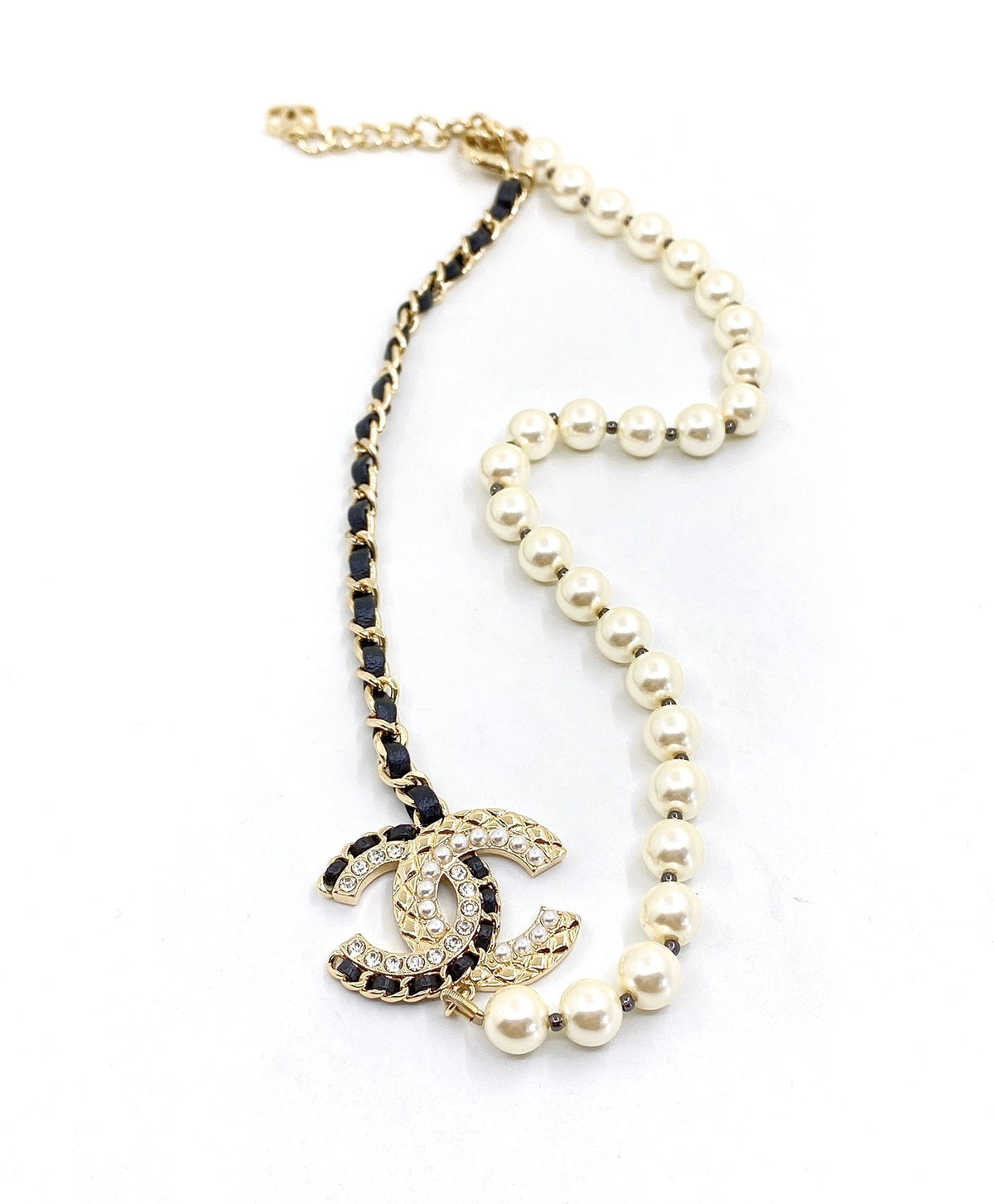 18K  Chanel Leather Pearls Necklace