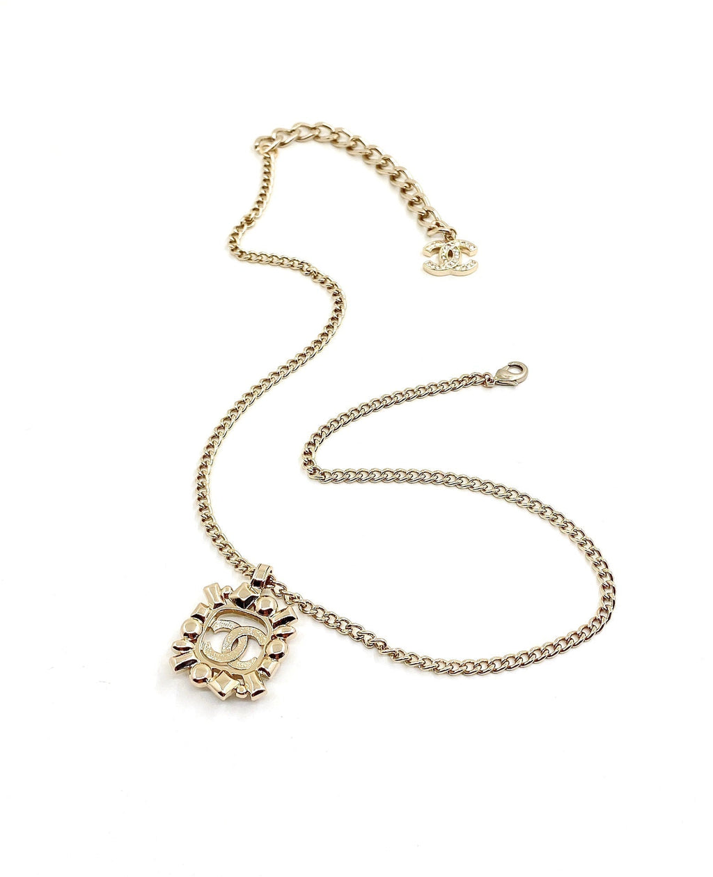 18K  Chanel Diamonds Pendant Necklace