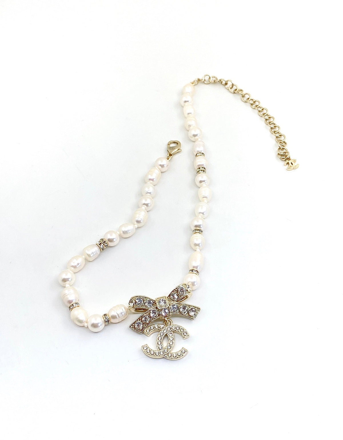 18K  Chanel Bow Tie Diamonds Necklace