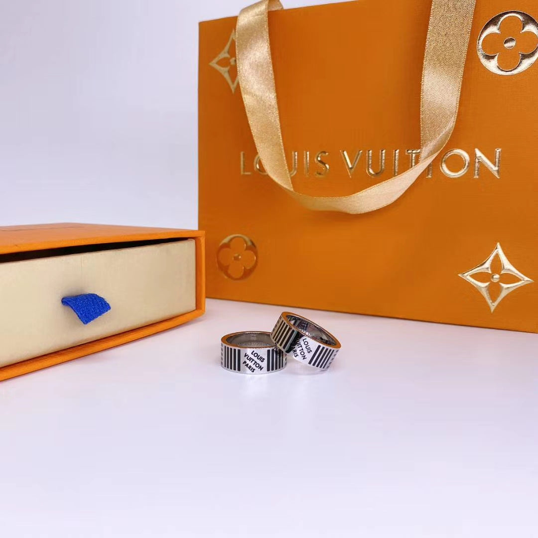 18K Louis Vuitton Damier Black Ring