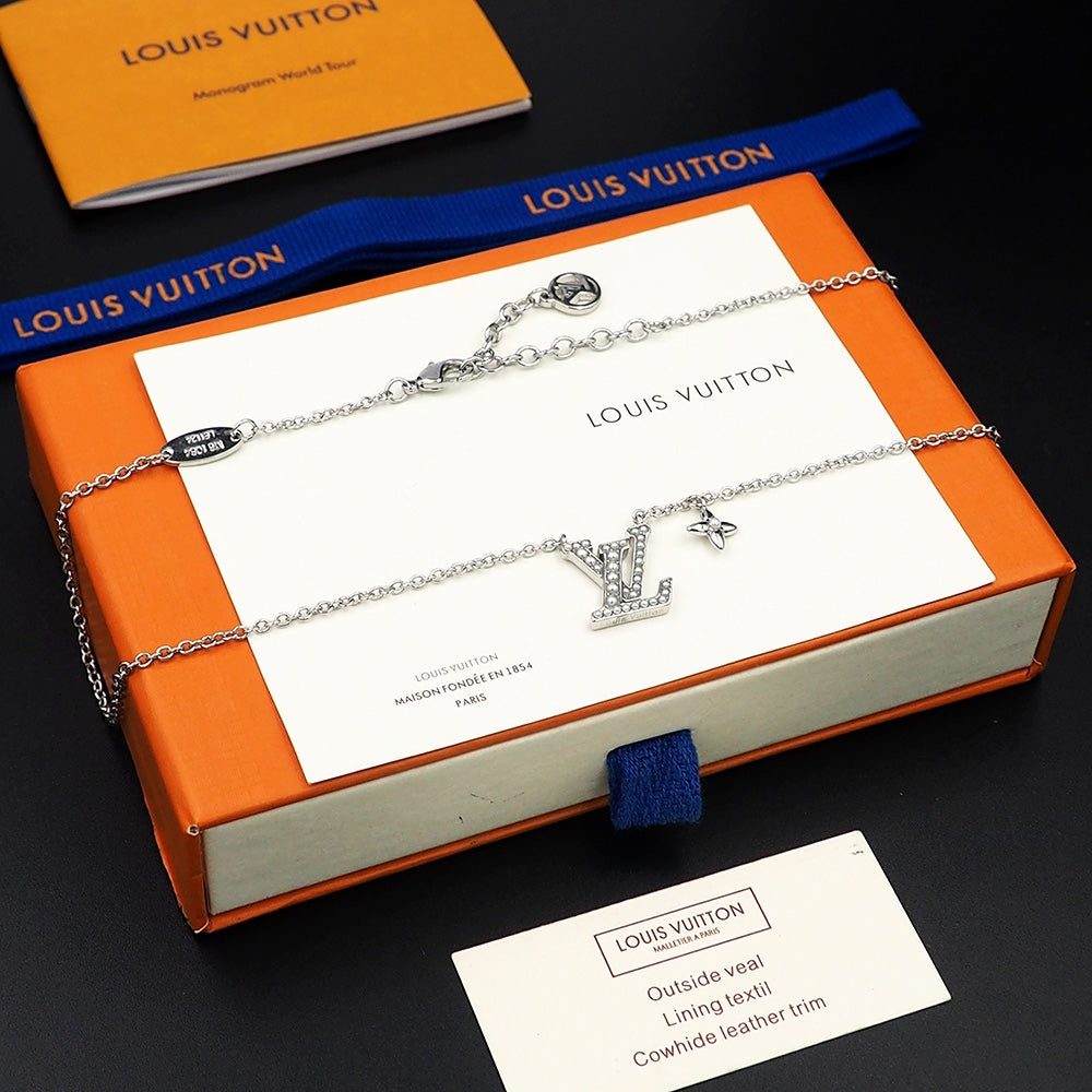 18K Louis Vuitton Iconic Pearls Necklace