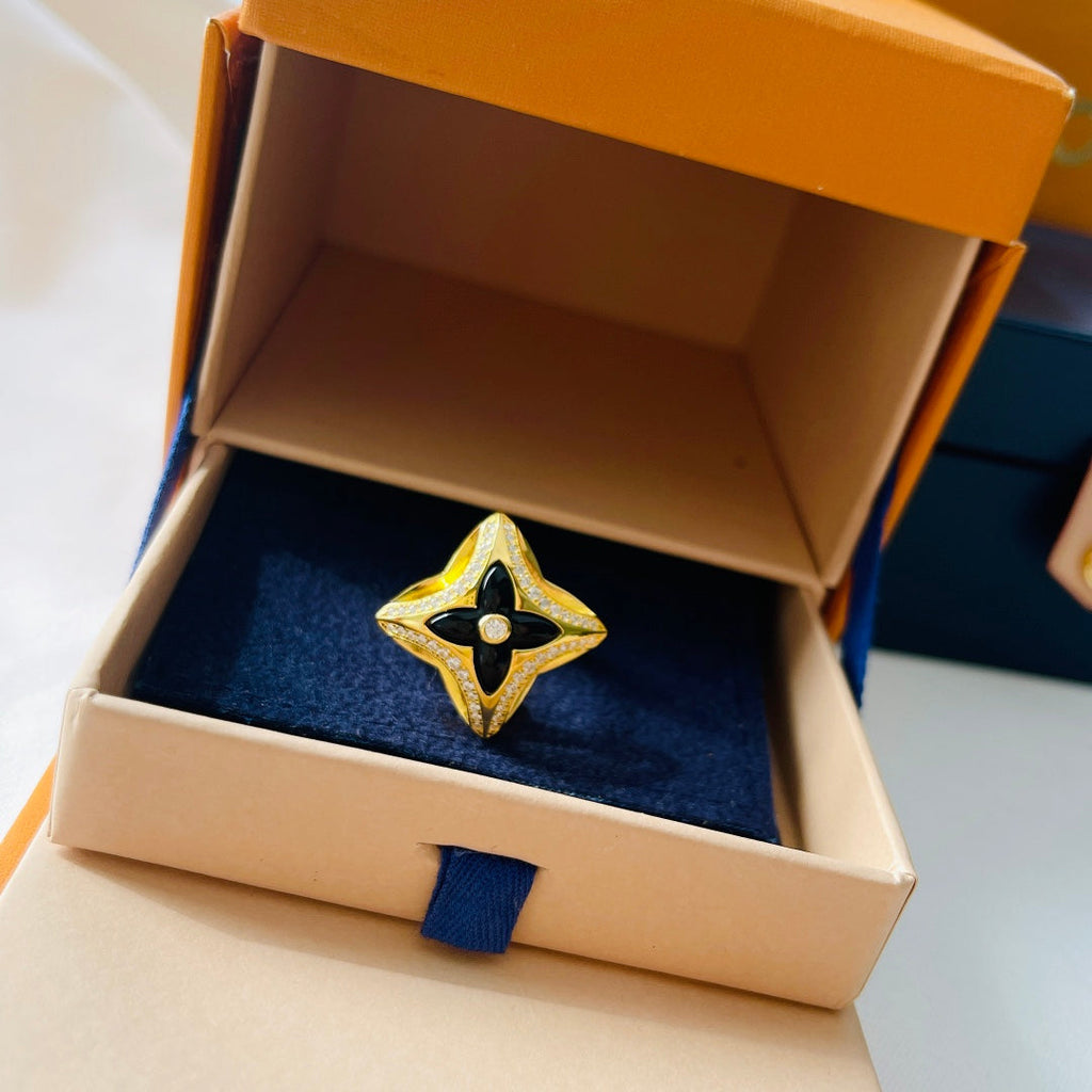 18K Louis Vuitton Ever Blossom Ring