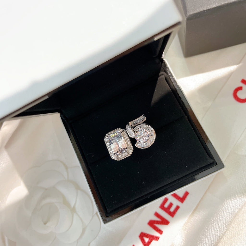 18K  Chanel No.5 Diamonds Ring