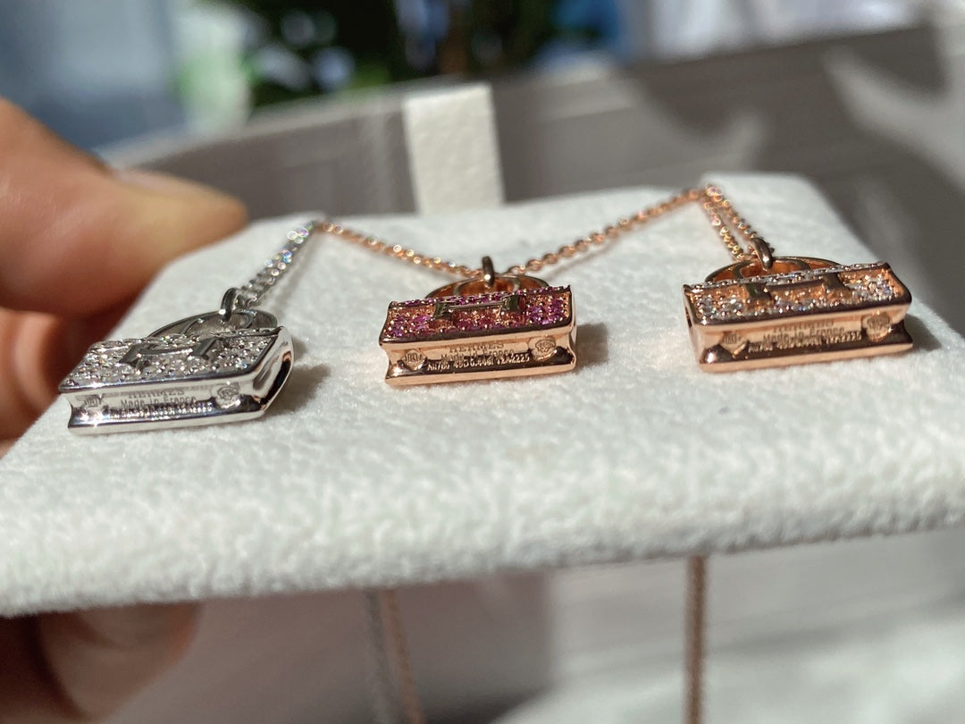 18K Amulettes Constance Pink Diamonds Pendant Necklace